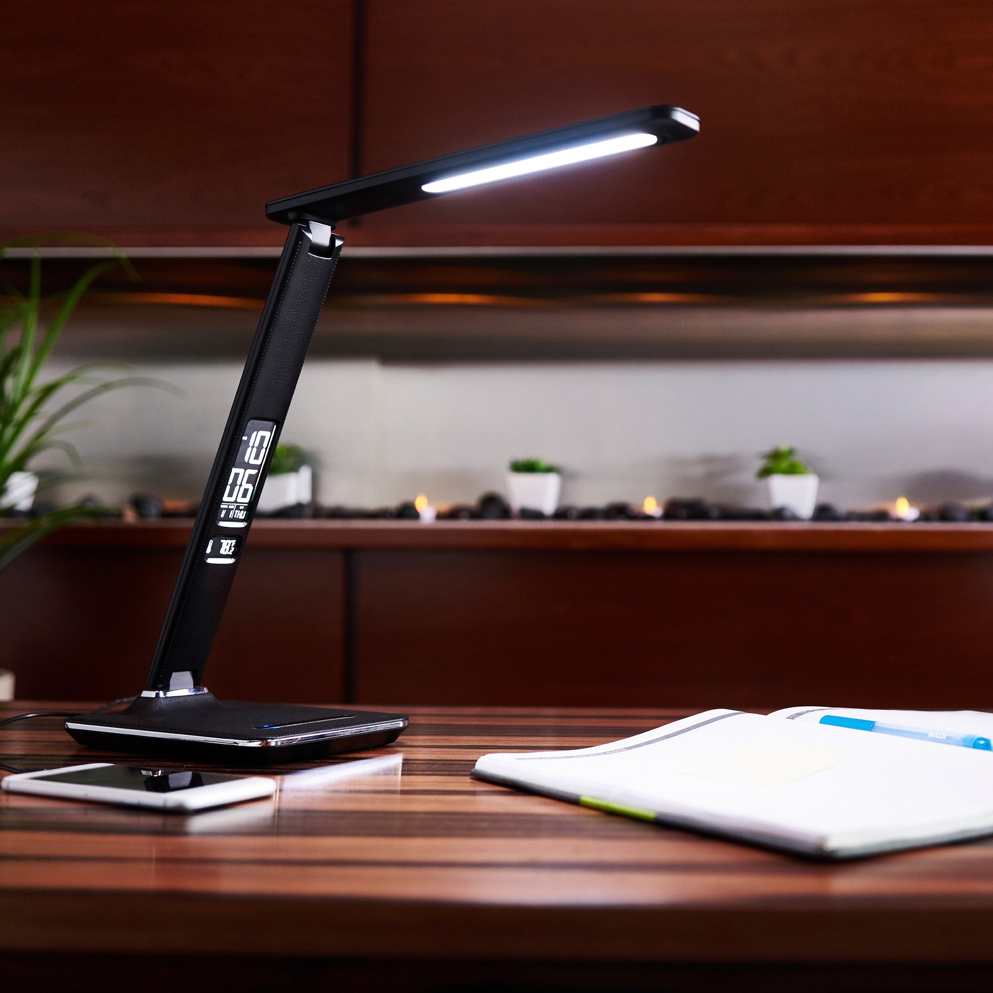 Lyle LED Wireless Charging Desk Lamp - Black – Verve Lighting